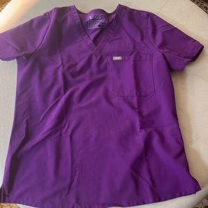 Women’s FIGS purple one pocket vee neck top